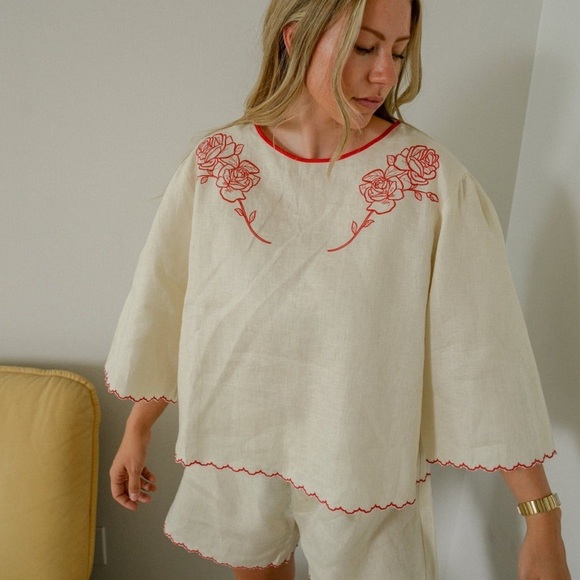 Sōnderhaus Tops - Sønderhaus Linen The West Set Top In Crema W/Red Embroidery NWT Size 2XL